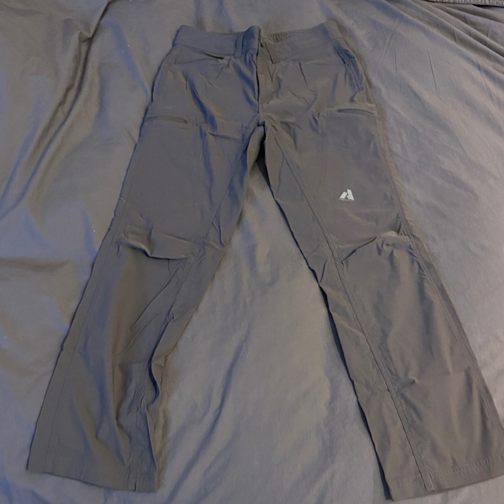 Eddie Bauer Men's Cargo Pants in Gray